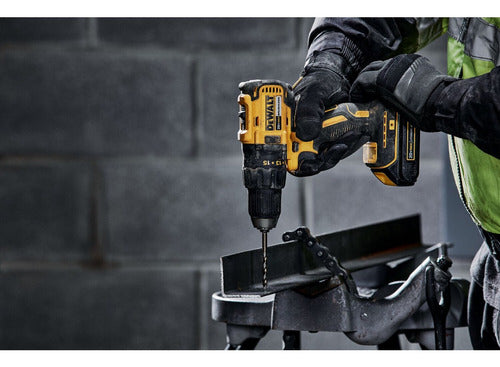 DeWalt Furadeira e Parafusadeira de Impacto Modelo DCD7781D1 13mm Com 1 Bateria 2 Ah Carregador Bivolt e Maleta de Ferramentas